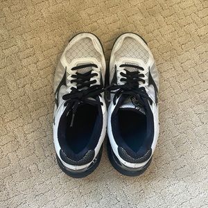 Mizuno women’s volleyball shoes, size 8.5